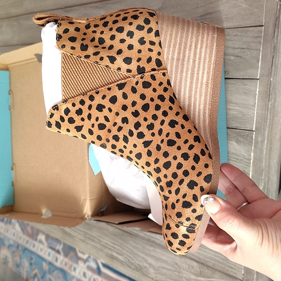 NEW TOMS Kelsey Boots In Cheetah Printed Suede Size Women's 6 - Picture 3 of 9